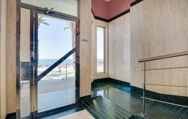 Resale - Apartment - Torrevieja - Paseo Maritimo