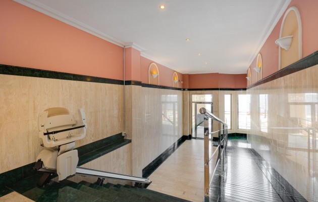 Resale - Apartment - Torrevieja - Paseo Maritimo