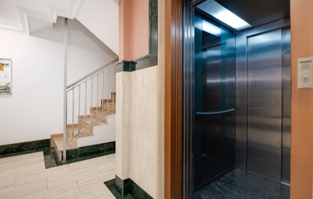 Resale - Apartment - Torrevieja - Paseo Maritimo