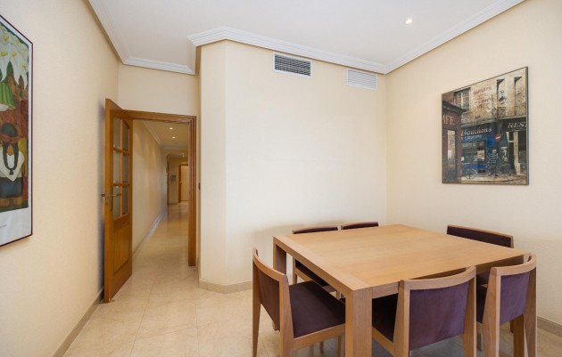 Resale - Apartment - Torrevieja - Paseo Maritimo