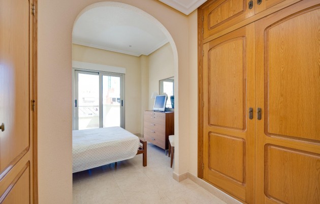 Resale - Apartment - Torrevieja - Paseo Maritimo