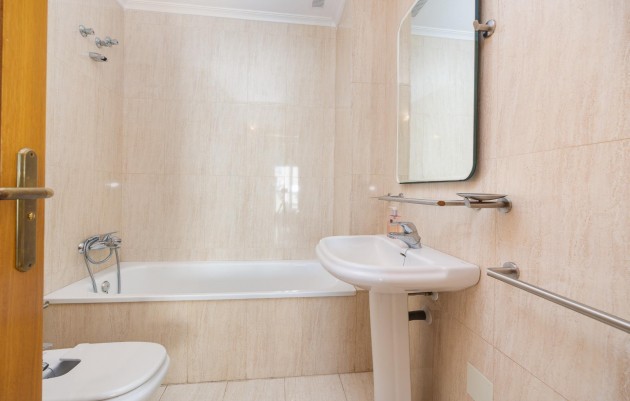 Resale - Apartment - Torrevieja - Paseo Maritimo