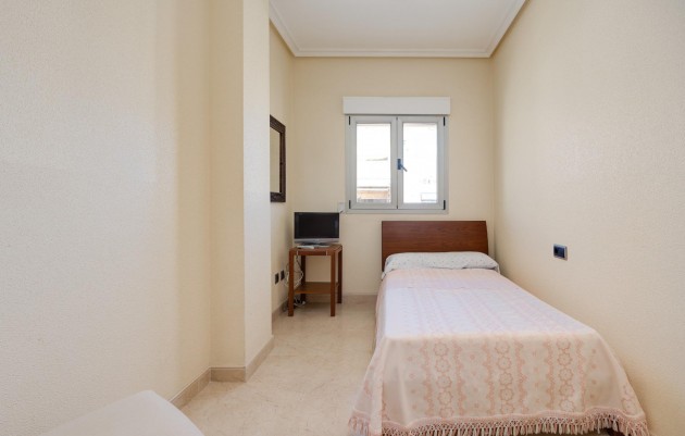 Resale - Apartment - Torrevieja - Paseo Maritimo