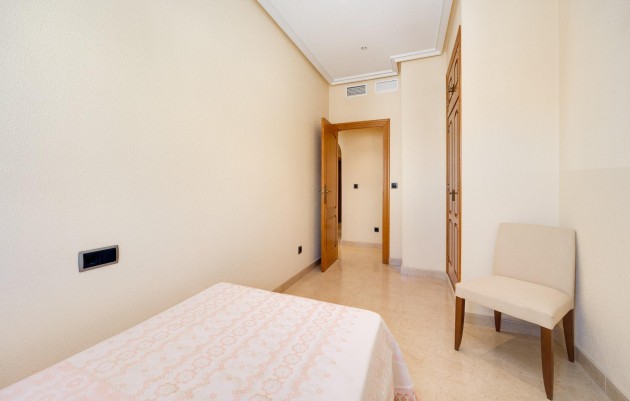 Resale - Apartment - Torrevieja - Paseo Maritimo