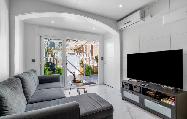 Herverkoop - 4. House - Detached Villa - Torrevieja - Lago Jardín II