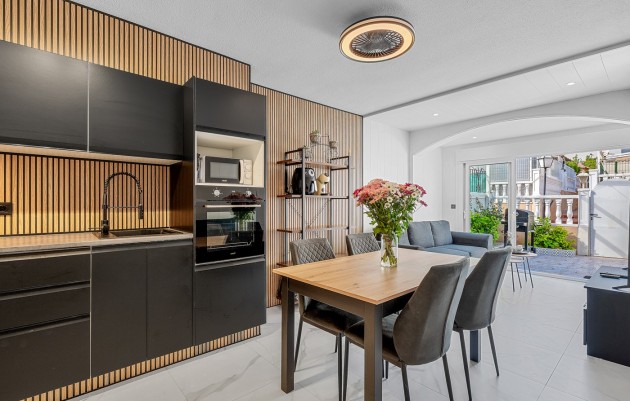 Herverkoop - 4. House - Detached Villa - Torrevieja - Lago Jardín II