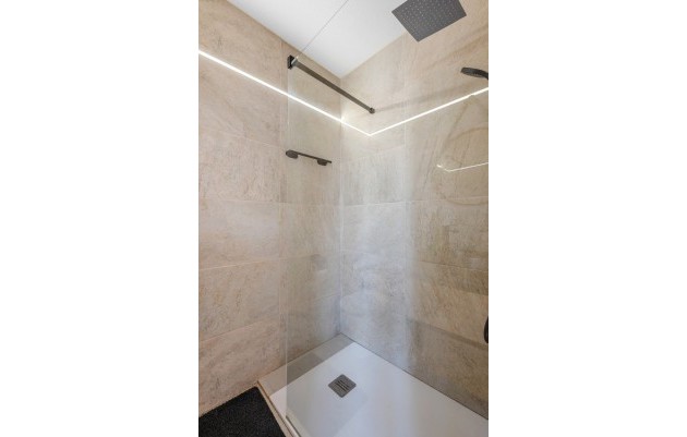 Herverkoop - 4. House - Detached Villa - Torrevieja - Lago Jardín II